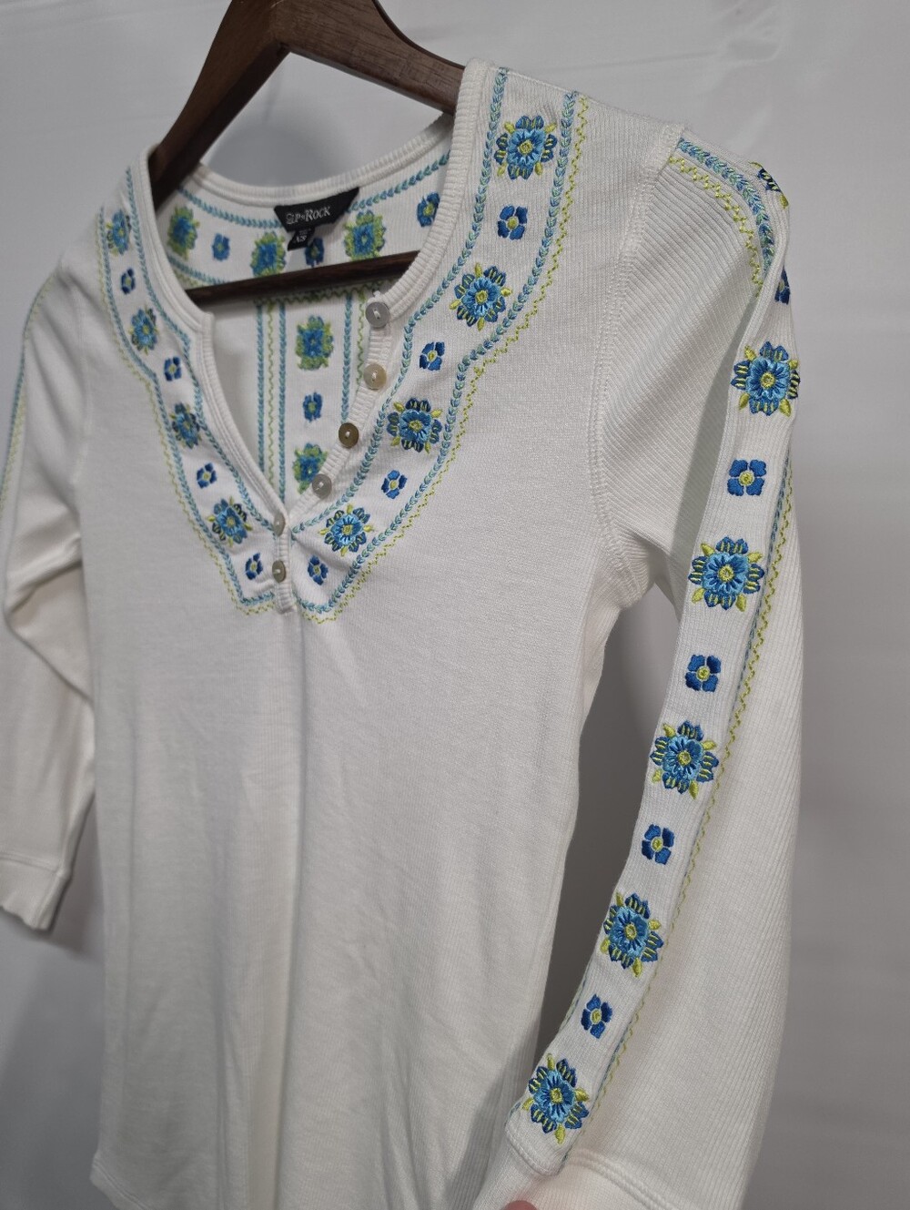 Alp-n-Rock XS White Organic Cotton Embroidered Floral Henley Boho Top NWOT